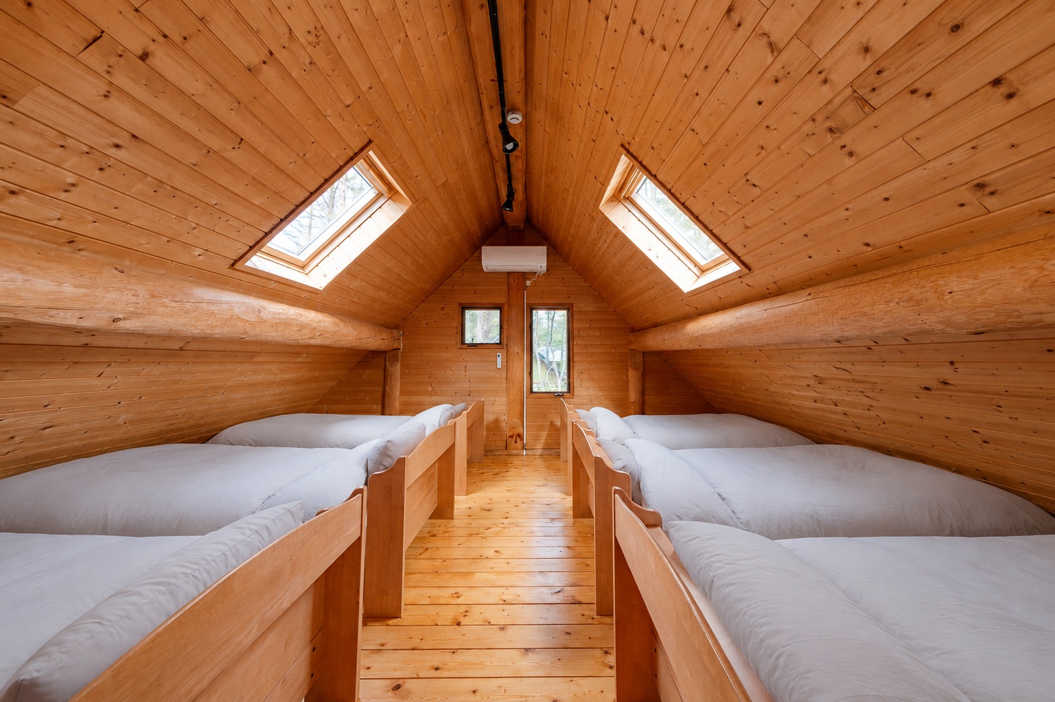 2F ベッドルーム